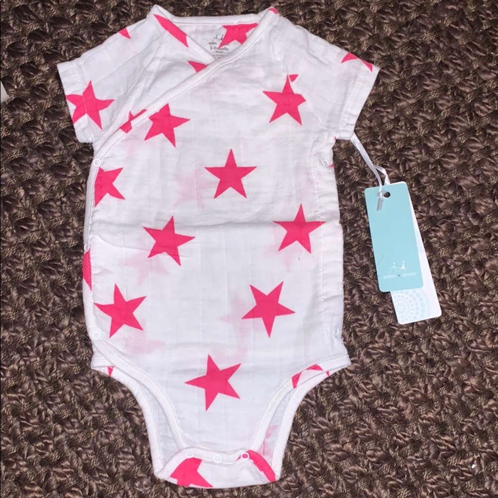 Aden + Anais short sleeve body suit